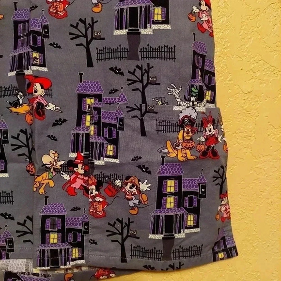 Disney HALLOWEEN Scrub Top Womens XS Mickey Minnie Mouse Donald Goofy - Picture 3 of 6